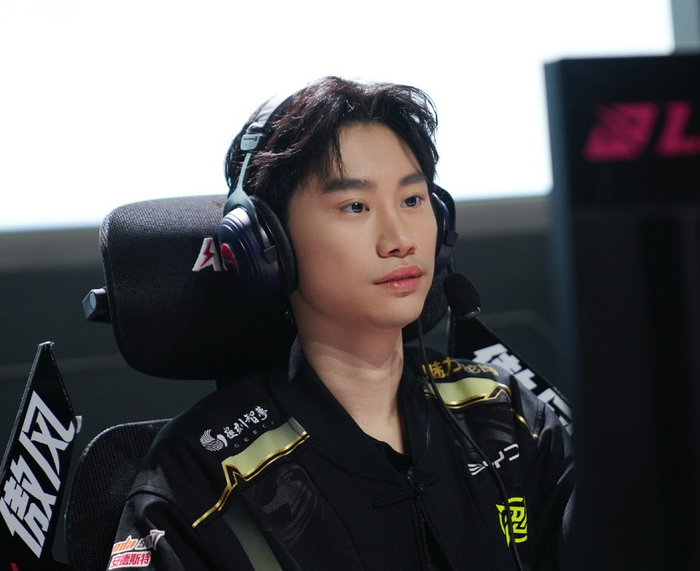 开云-包含Doinb连续十五场比赛得分超过战术调整，TES挑战极限！的词条