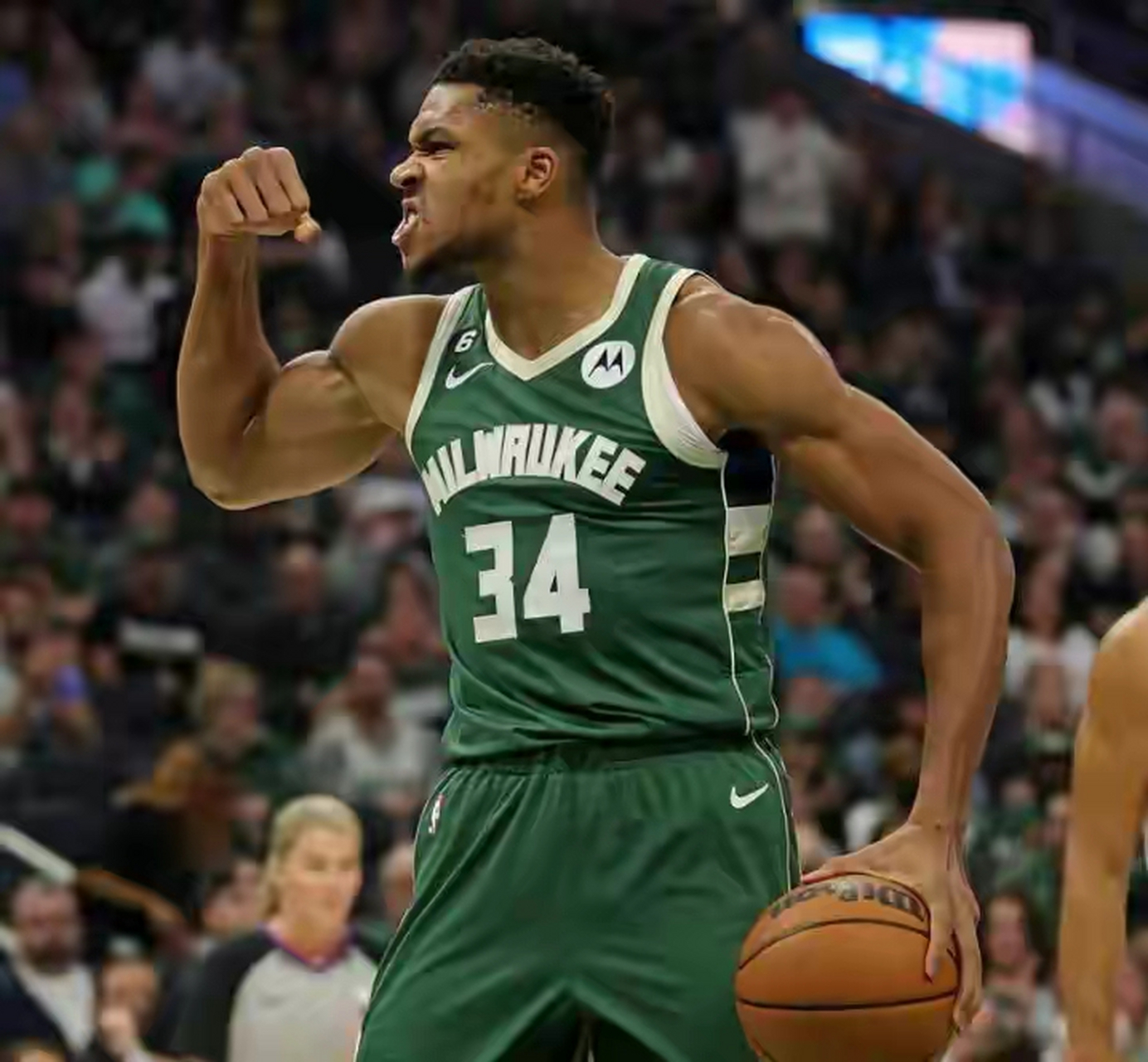 字母哥连续十二场比赛得分超过高光表现，雄鹿挑战极限！的简单介绍